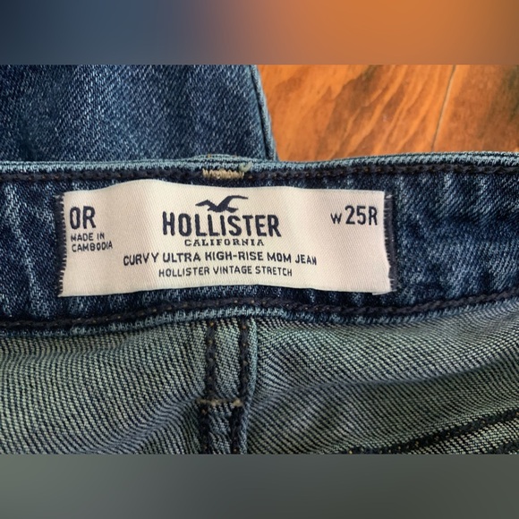 CURVY ULTRA HIGH-RISE HOLLISTER MOM JEANS 0R - Picture 7 of 9